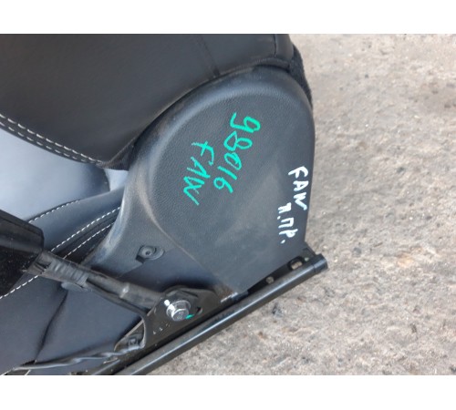 Сиденье(переднее правое)