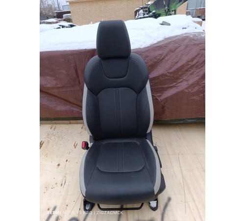 Сиденье переднее левое