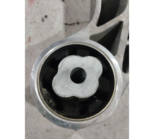 Кронштейн(крепление) двигателя центральный