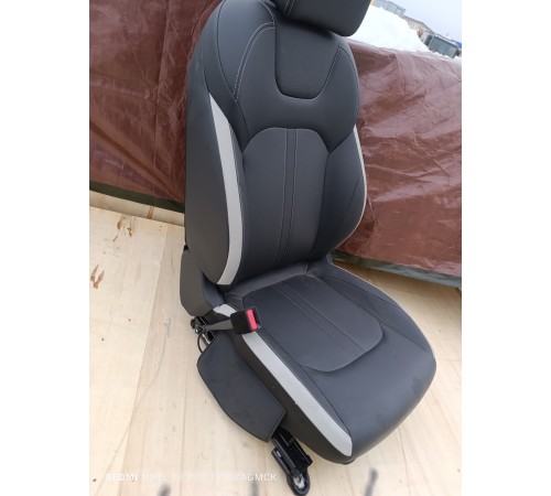 Сиденье переднее левое