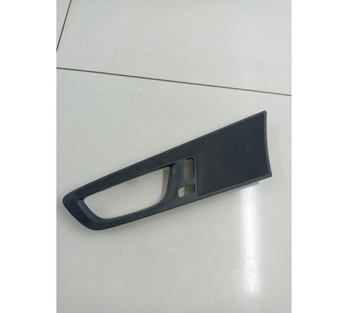 Решетка динамика передней левой двери