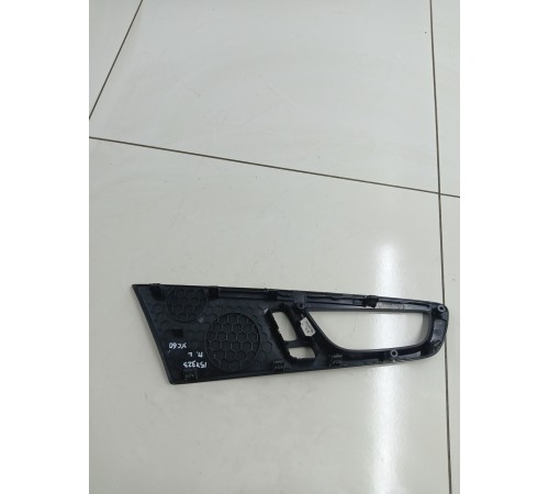 Решетка динамика передней левой двери