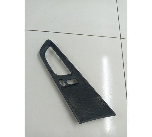 Решетка динамика передней левой двери