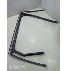 Уплотнитель стекла двери (задний правый)