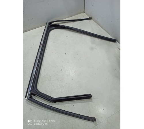 Уплотнитель стекла двери (задний правый)