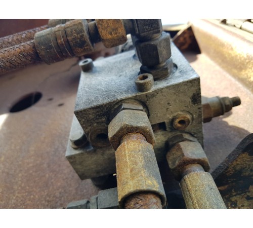 Блок распределительных клапанов гидравлический