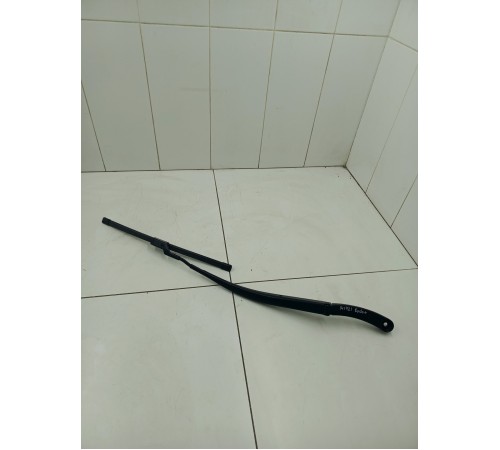 Поводок стеклоочистителя правый