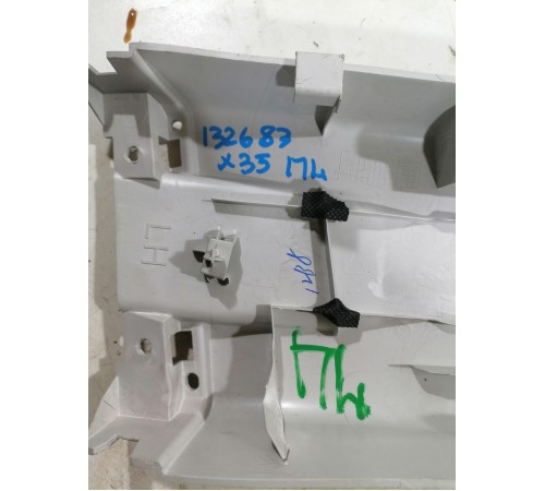 Обшивка центральной стойки левая верхняя