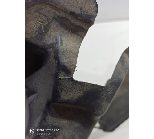 Пыльник двигателя правый