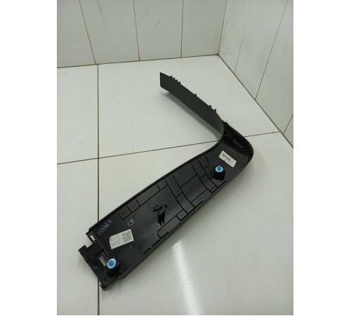 Обшивка двери крышки багажника левая верхняя