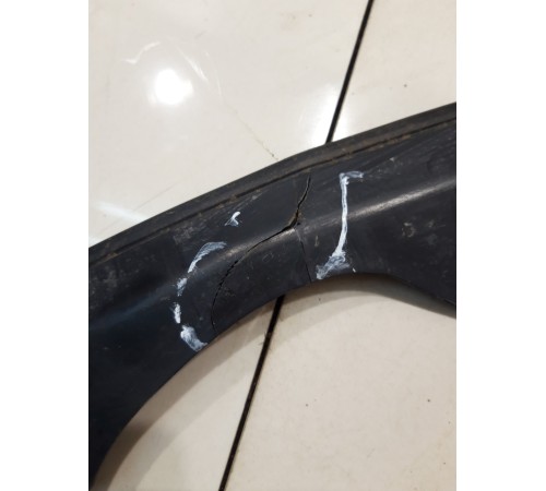 Накладка уплотнитель передний левый