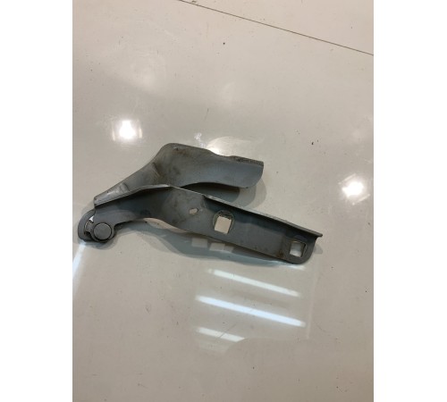 Правая петля капота