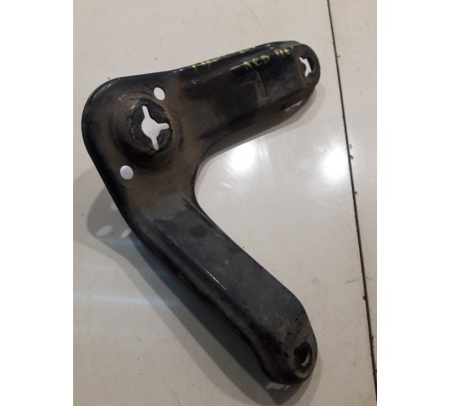 Кронштейн передней балки (левый)