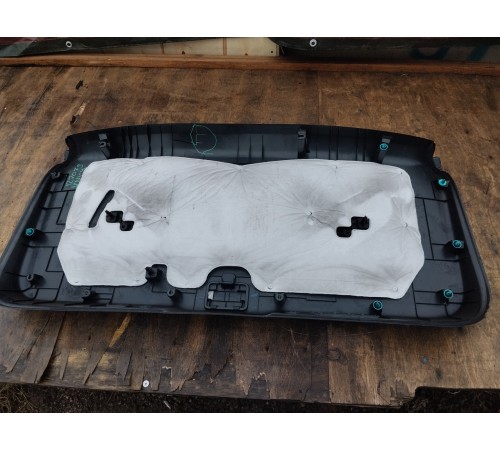 Обшивка двери крышки багажника