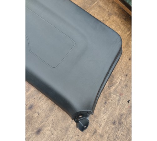 Обшивка двери крышки багажника