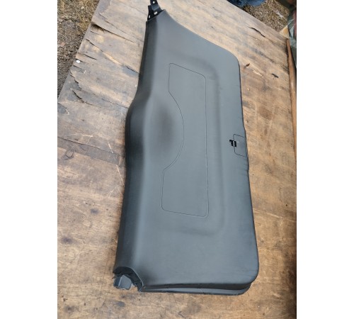 Обшивка двери крышки багажника