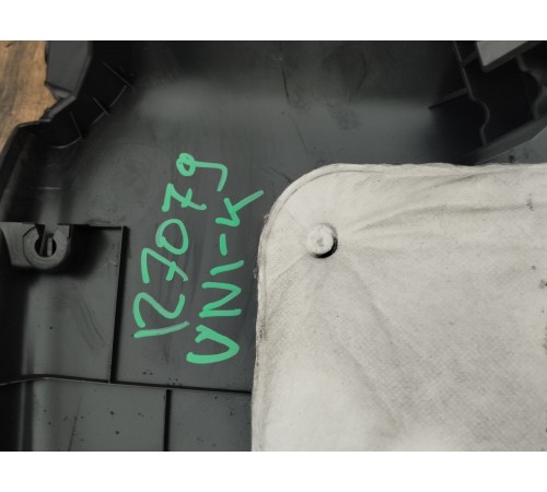 Обшивка двери крышки багажника