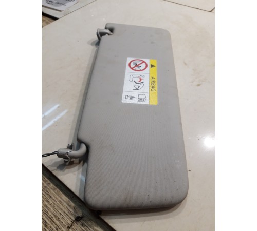 Солнцезащитный козырек (правый)