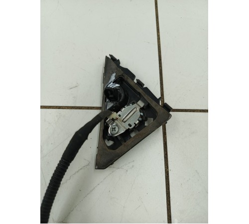 Кнопка открывания стекла багажника