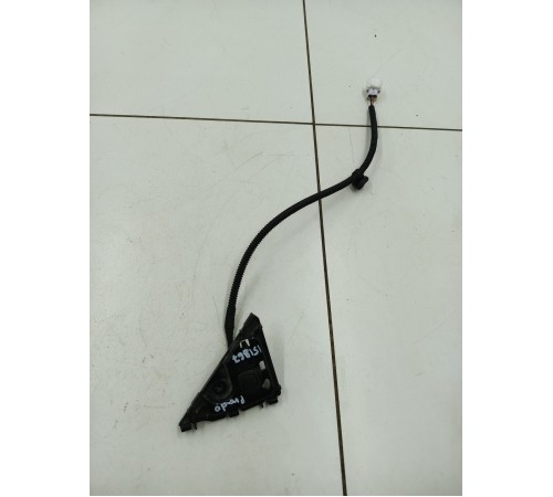 Кнопка открывания стекла багажника