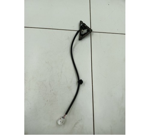 Кнопка открывания стекла багажника