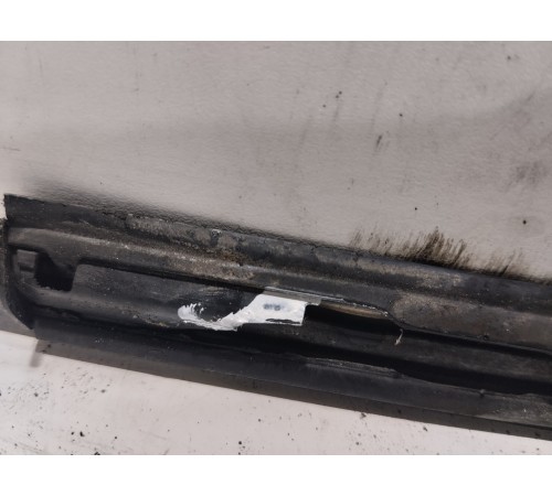 Уплотнитель стекла (передний левый наружный)