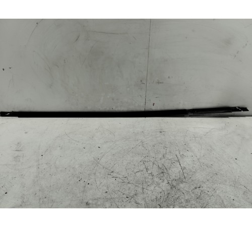 Уплотнитель стекла (передний левый наружный)