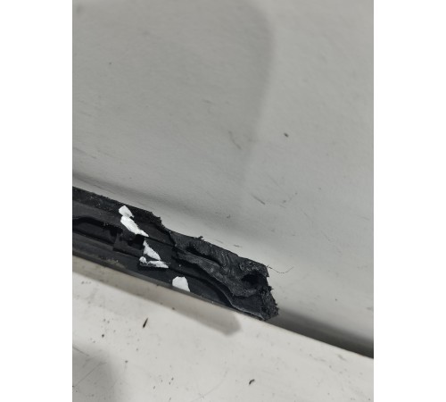 Уплотнитель стекла (передний левый наружный)