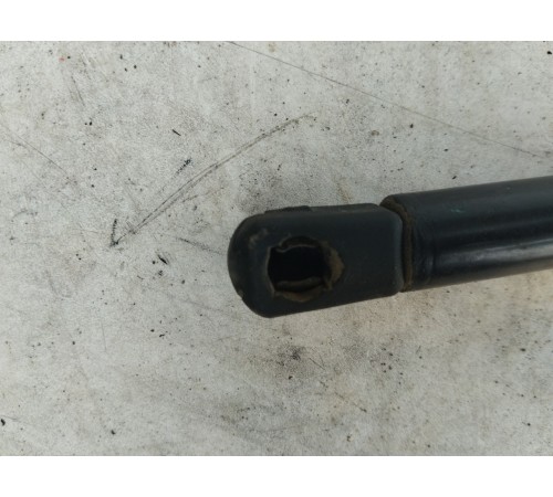 Амортизатор ящика вещевого левый