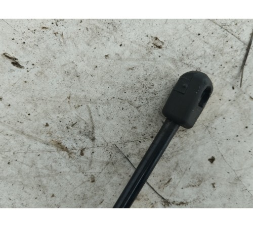 Амортизатор ящика вещевого левый