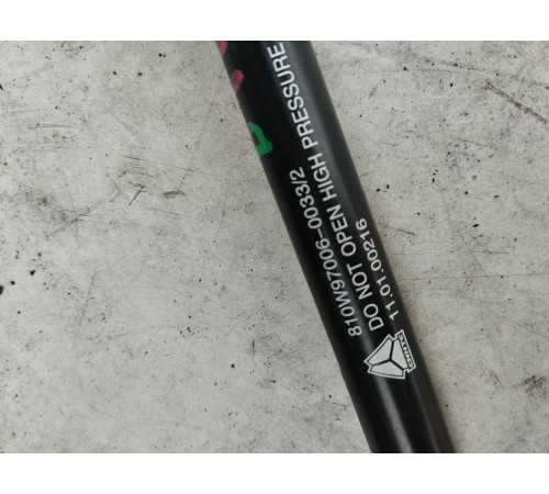 Амортизатор ящика вещевого левый