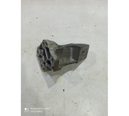 Кронштейн опоры двигателя левый