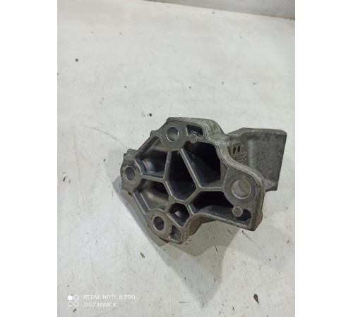 Кронштейн опоры двигателя левый