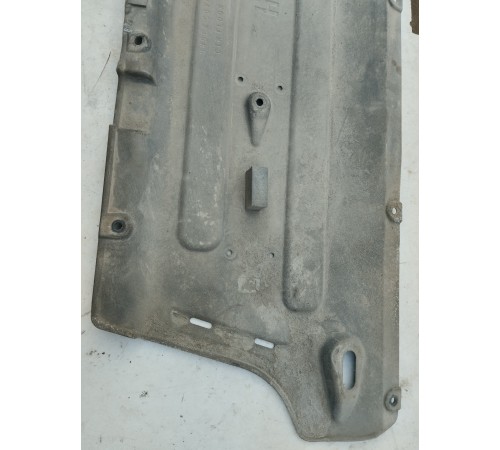 Защита днища антигравийная правая