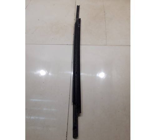 Уплотнитель стекла (задний, правый, внешний)