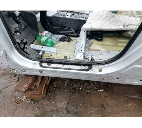 Порог левый с центральной стойкой