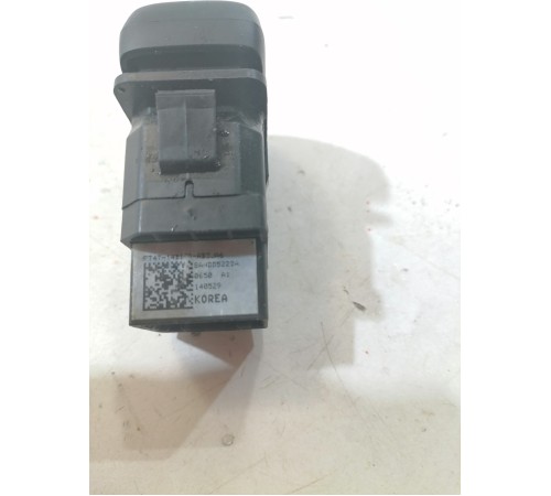 Кнопка откидывания сидений