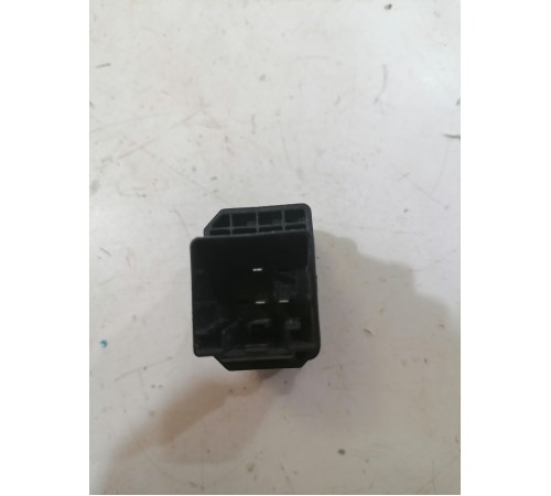 Кнопка откидывания сидений