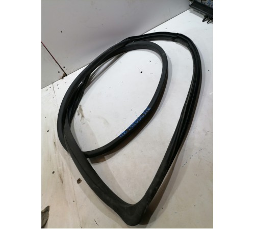 Уплотнитель проема двери (передний правый