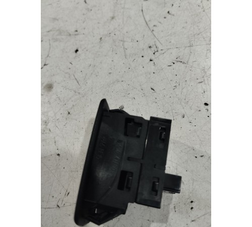 Кнопка открывания багажника