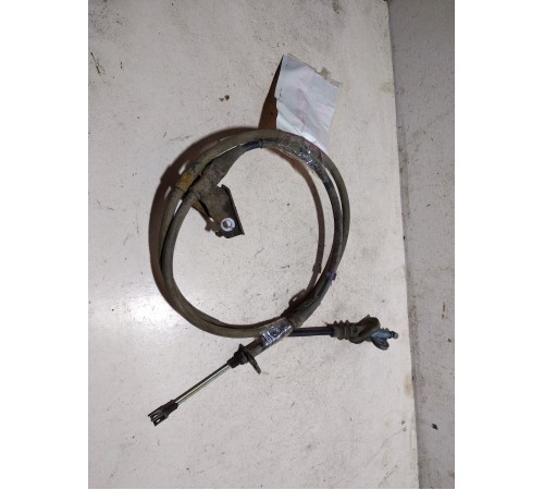 Трос стояночного тормоза правый