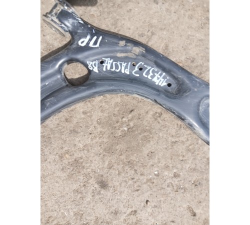 Рычаг передний правый