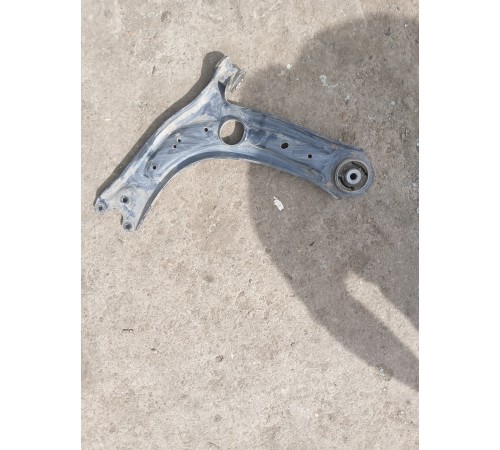 Рычаг передний правый