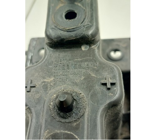 Кронштейн заднего бампера правый