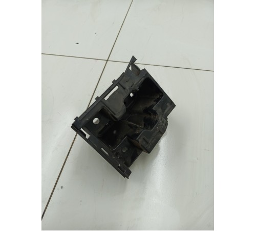 Кронштейн заднего бампера правый