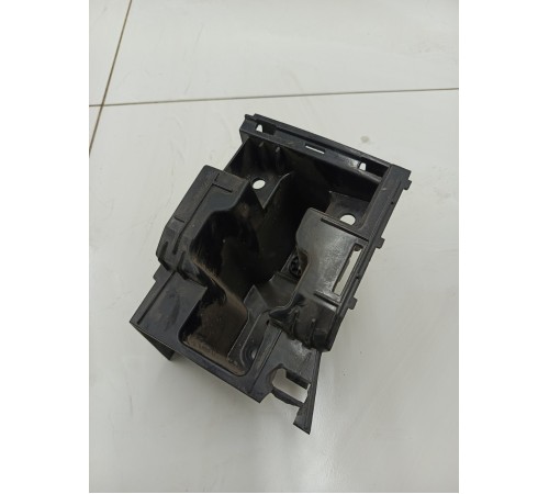 Кронштейн заднего бампера правый