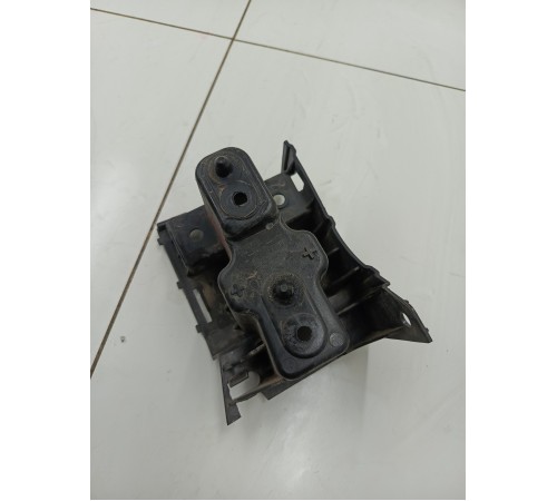 Кронштейн заднего бампера правый