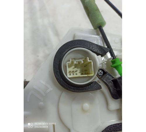 Замок двери (передний левый)