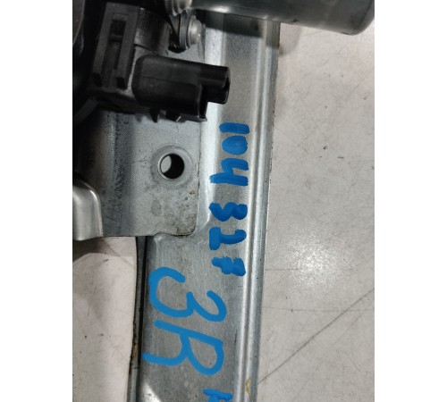 Стеклоподъемник (задний правый)