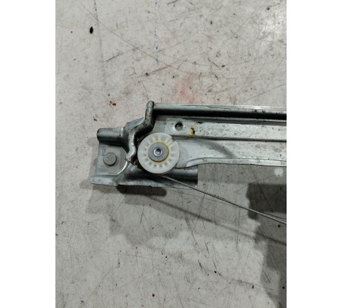 Стеклоподъемник (задний правый)